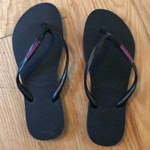 Just donated! Havaianias black sandals size 7/8. Recommended for size 6.5/7.